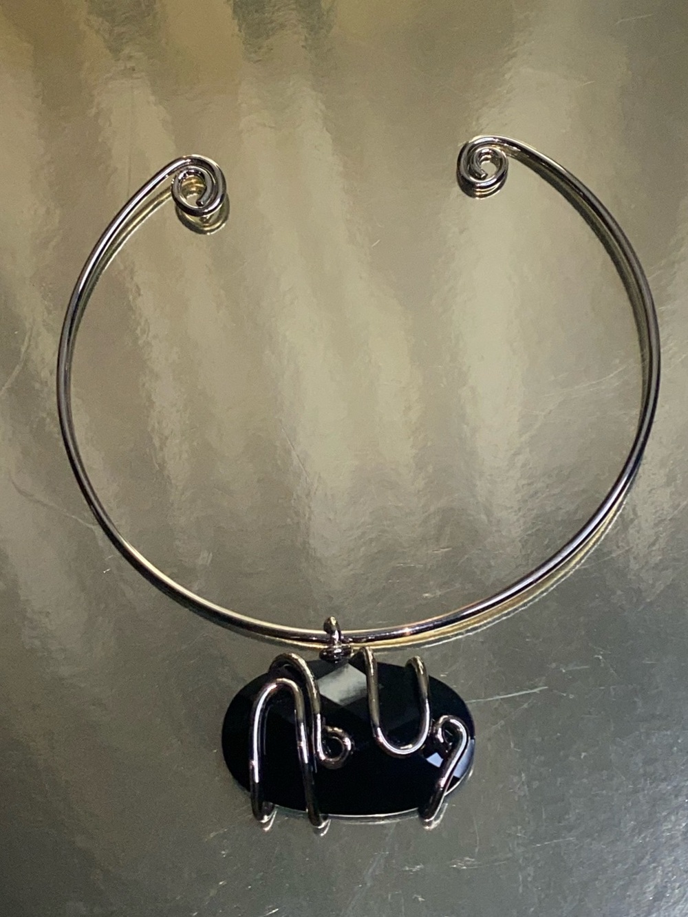 Black Faceted Pendant Collar Necklace